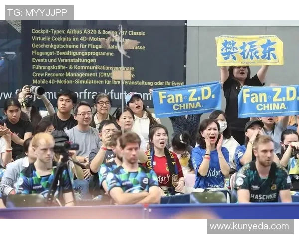 上海热销足球明星签名商品吸引众多球迷热情追捧