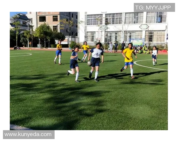 张芳的足球人生:从草地到绿茵场的深度对话与成长故事 张芳的足球人生:从草地到绿茵场的深度对话与成长故事